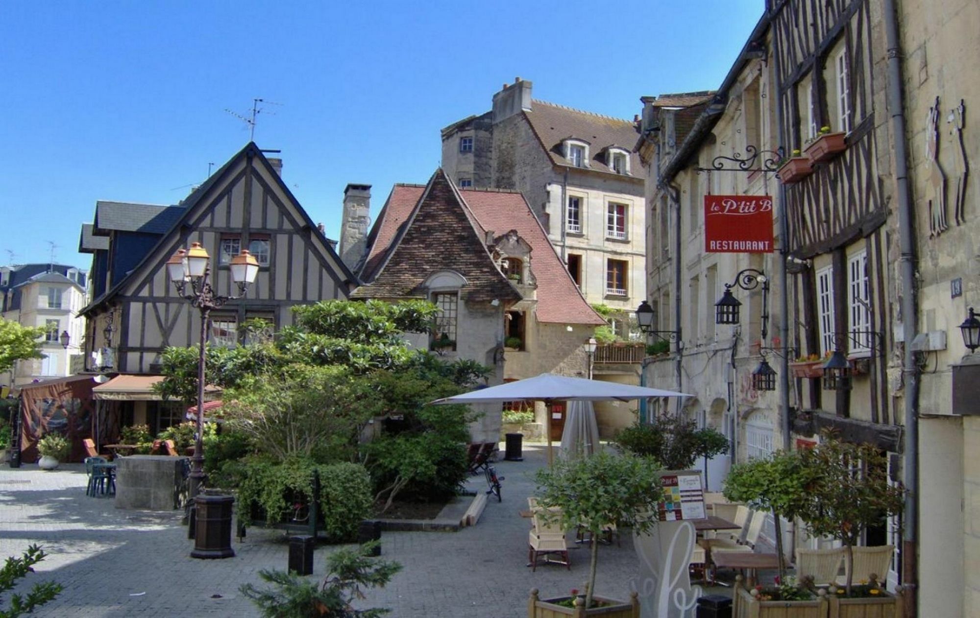 Hotel Des Quatrans Caen Exterior photo